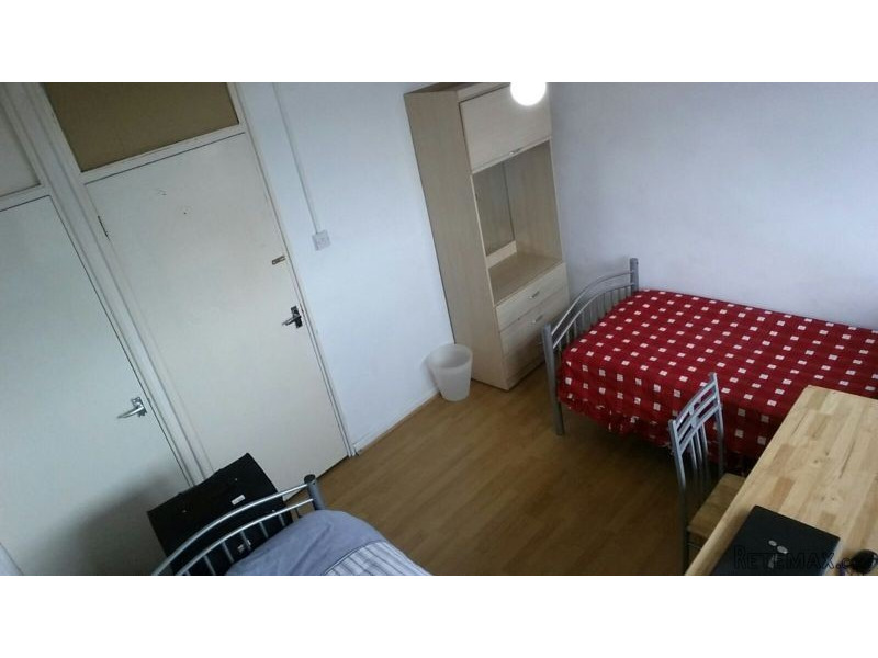 Shared Room Near Tower Of London - 2