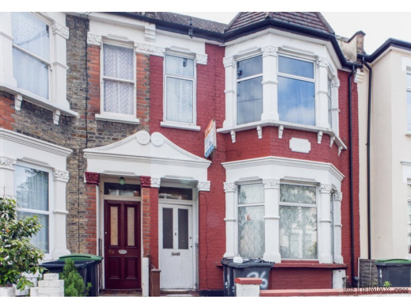 Single with double bed near Turnpike..