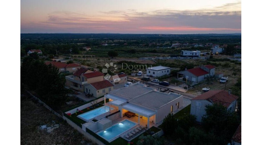 POLJICA BRIG - VILLA S BAZENOM, NOVOGRADNJA