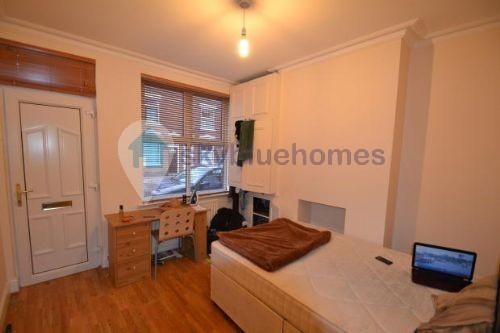 House - HOT STUDENT DEAL! Looking for..