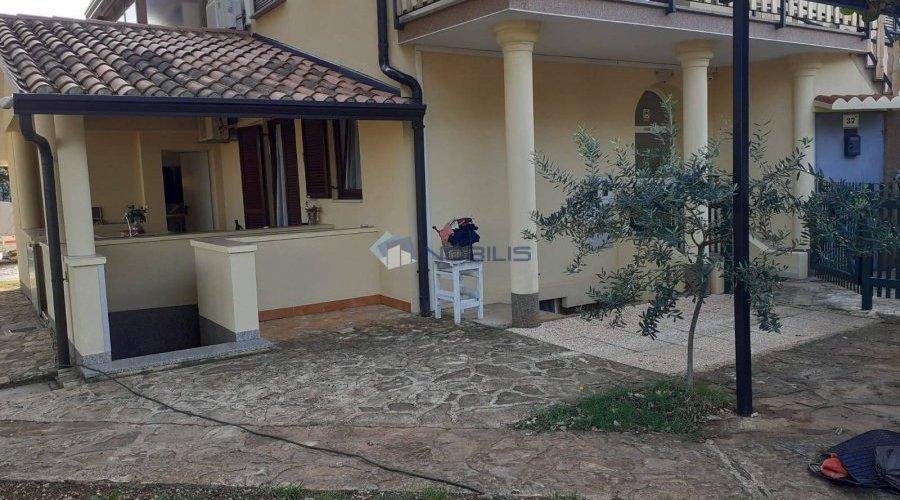Novigrad, Istra, 2 stana 130m2