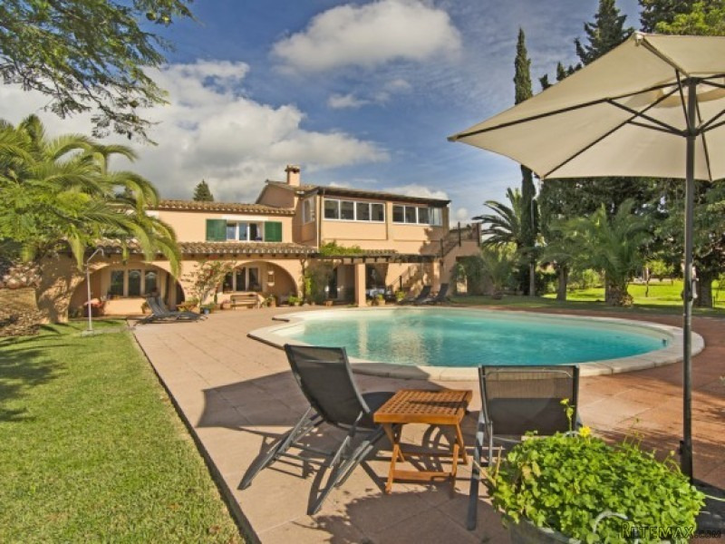 Large Country House In Quiet Location..