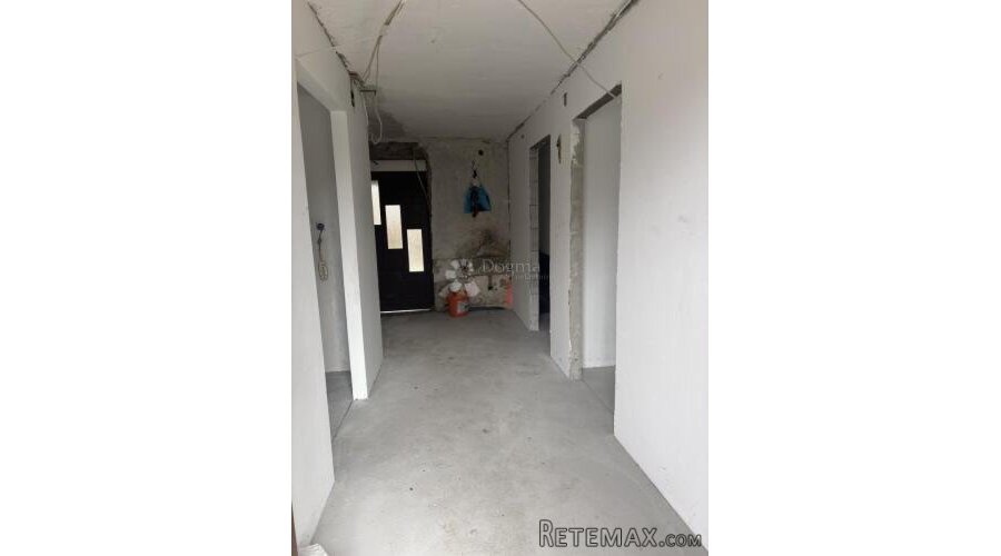 Kuća s 3.459 m² okućnice - 2