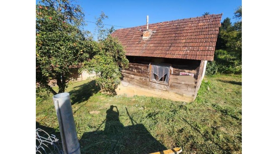 Drvena hrastova kuća 120m² za renovaciju sa dvorištem - 3