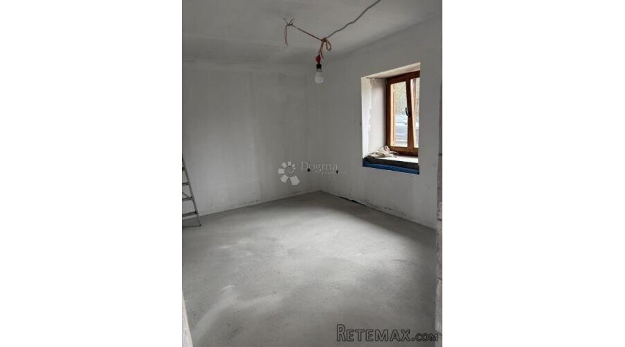 Kuća s 3.459 m² okućnice - 3