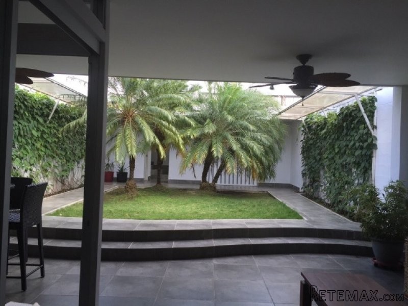 Remodeled And Fully Furnished House For