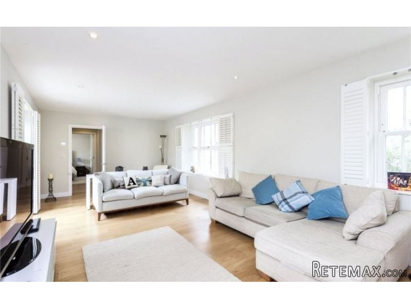 Havilland Mews