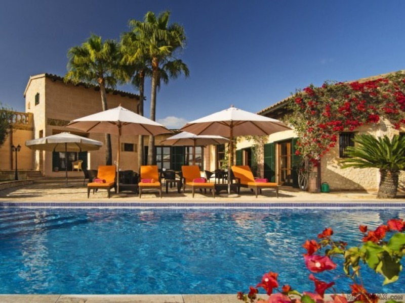 Picturesque Country House In Lovely..