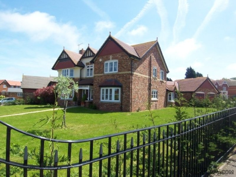 5 bedroom house in Eastchurch, SHEERNESS - 2