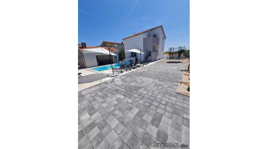 Prodaje se Vila u Polači+ teren od 450m2 - 2