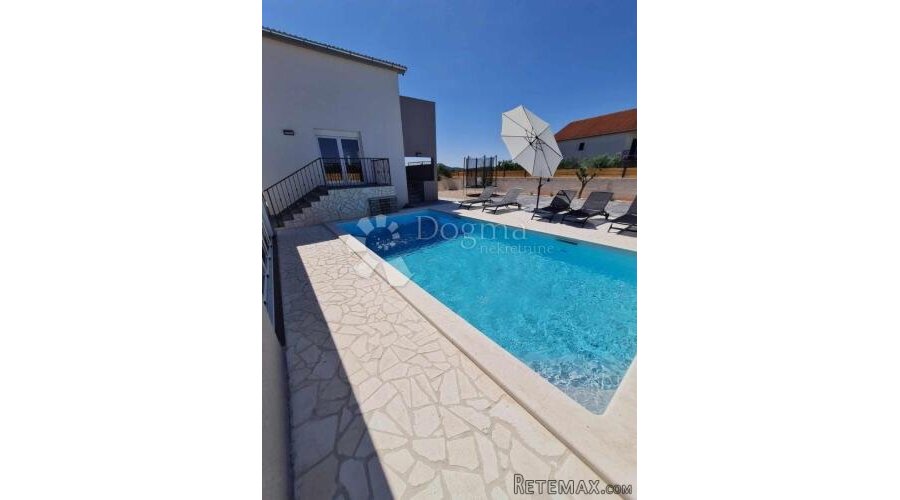 Prodaje se Vila u Polači+ teren od 450m2 - 3