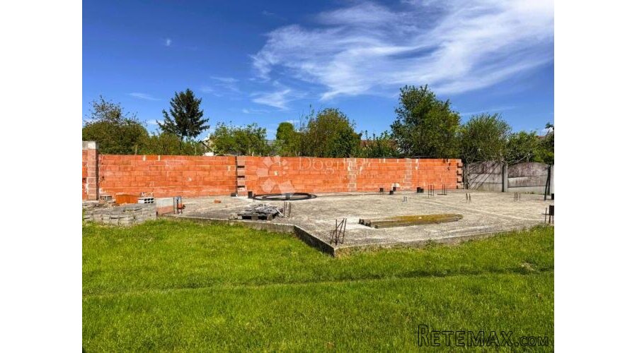 Prelog - građevinsko zemljište 382 m² s projektom i započeti