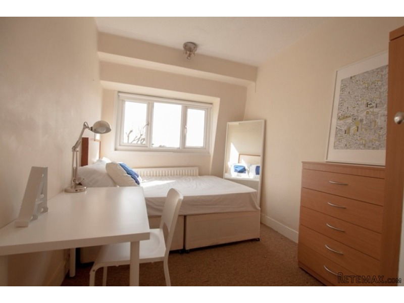 Single with double bed near Southfields..
