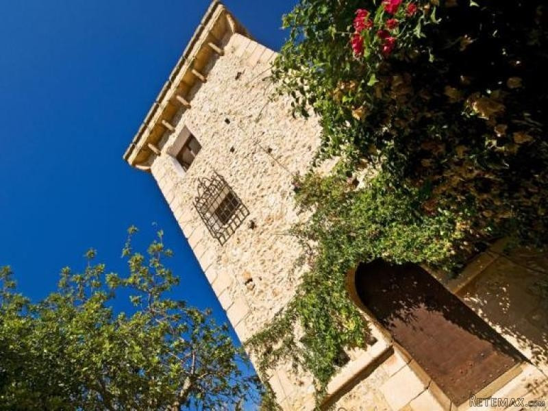 Fabulous Mansion With Lovely And..