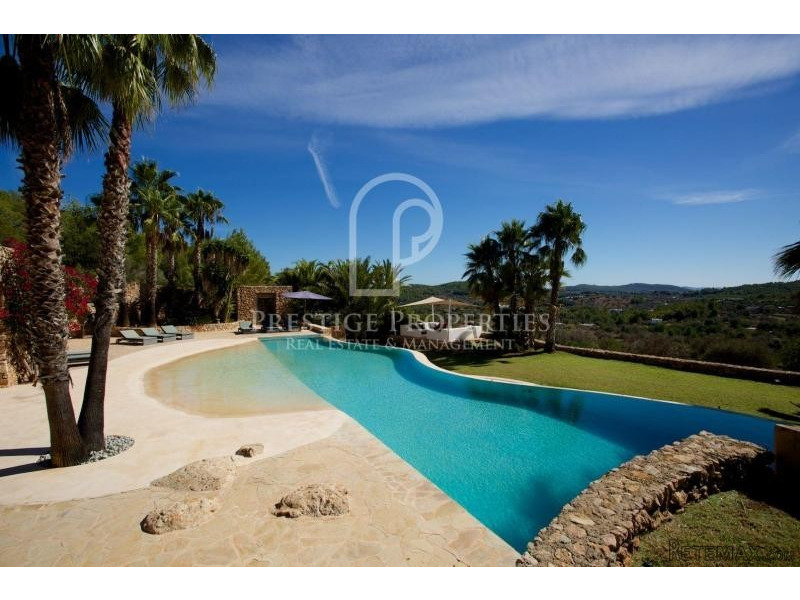 Spectacular property in the countryside..