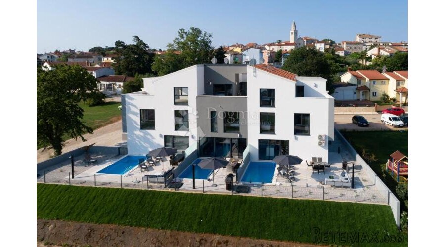 Funtana – Troetažni stan s privatnim bazenom, 550 m od mora