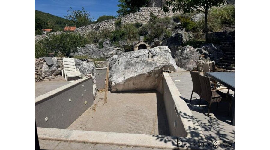 Jedinstveno imanje s kućom i bazenom u prirodnom okruženju – - 2