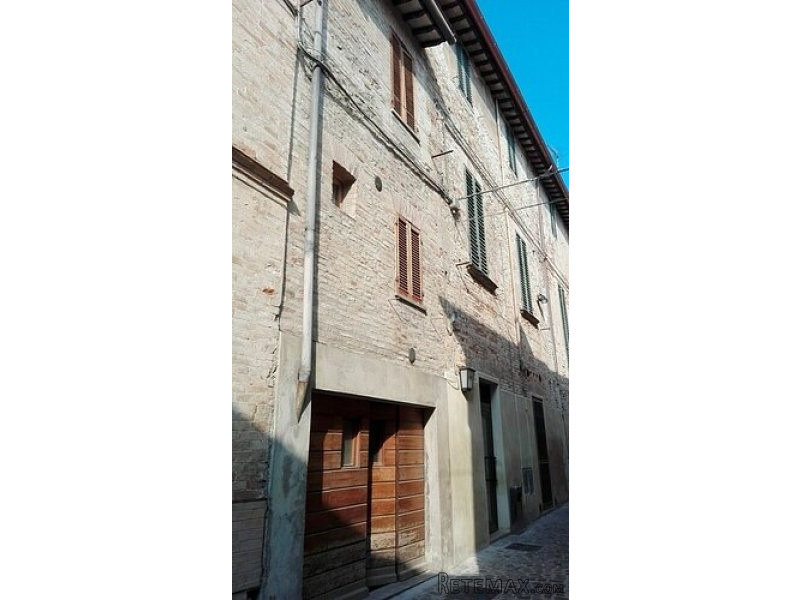 Traditional Townhouse In A Beautiful..