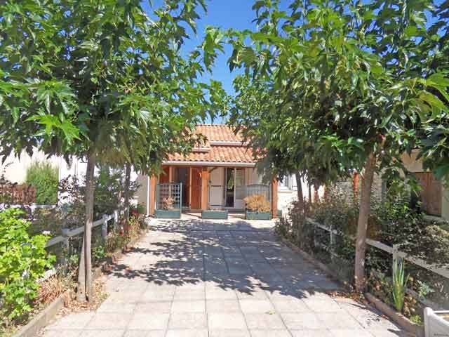 Bungalow Of 2002 With 2 Bedrooms..