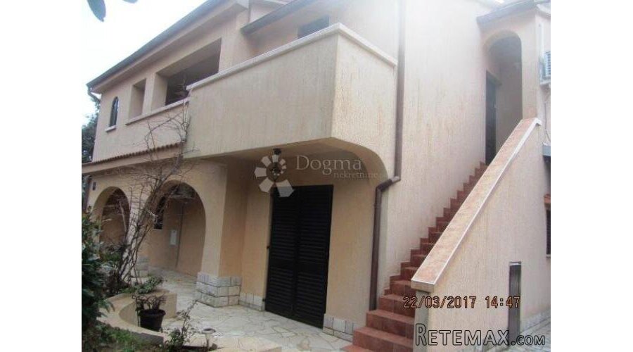 Kuća sa tri apartmana - 2