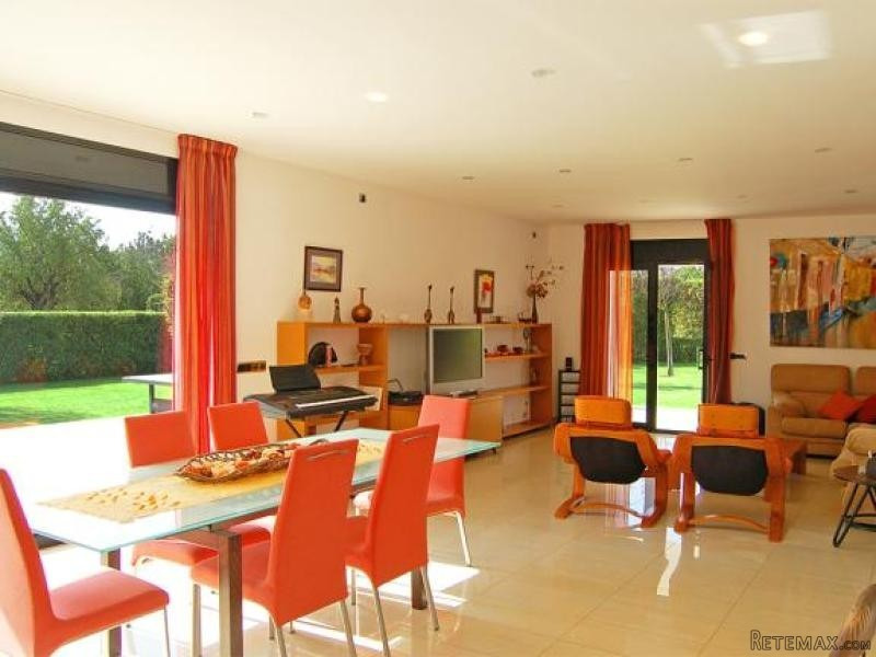 Design Country House In A Peaceful Area.. - 2