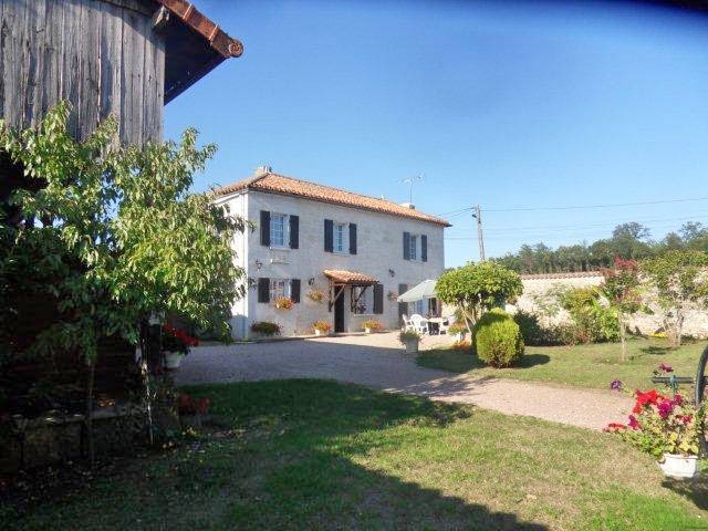 Restaurated Cottage En The Charente Area