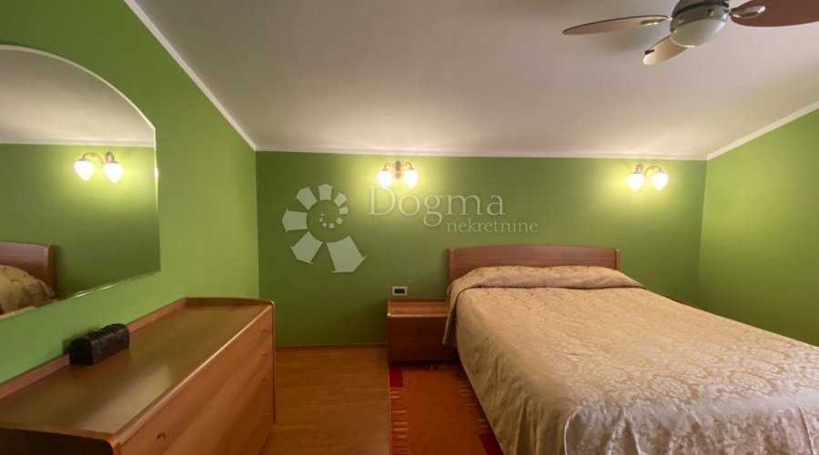 Kuća u centru Bala s uhodanim poslom slastičarstva - 5
