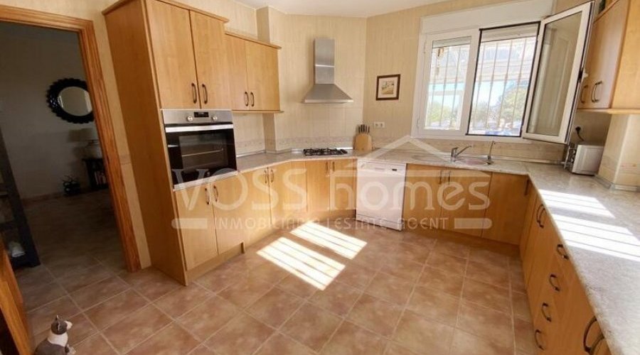 NEW & EXCLUSIVE TO VOSS HOMES - A lovingly presented, 3.. - 14