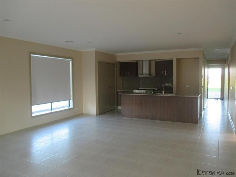 NEAR NEW, SPACIOUS LIVING, GREAT ESTATE! - 2
