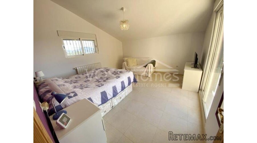NEW & EXCLUSIVE TO VOSS HOMES - A large, WOW, light &.. - 18
