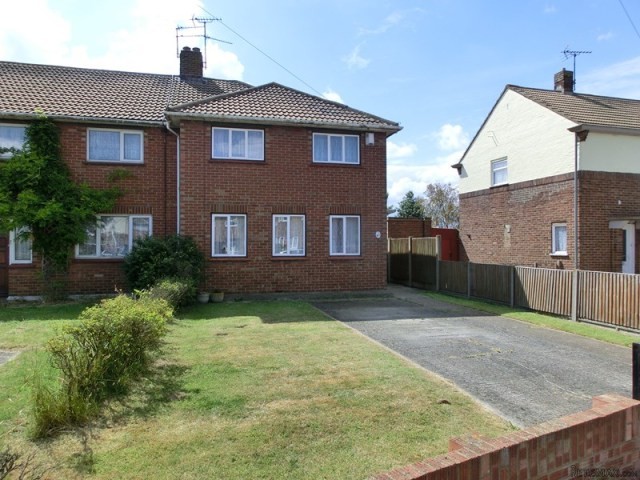 3 bedroom house in SHEERNESS - 2