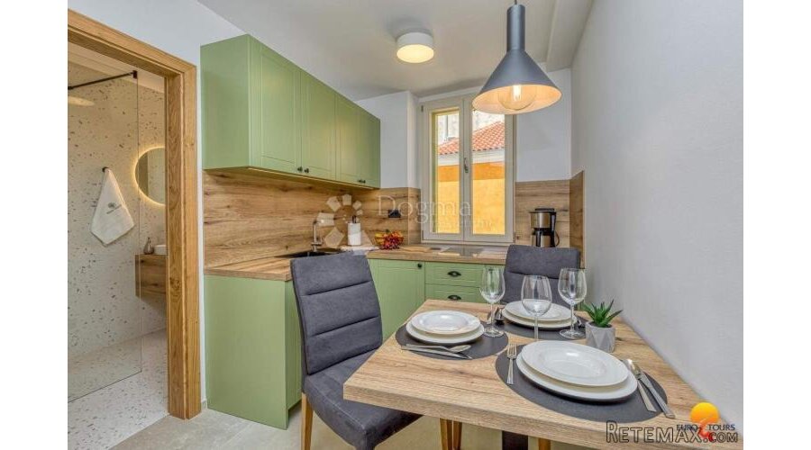 Očaravajuća apartmanska kuća u samom centru Vrsara - 2