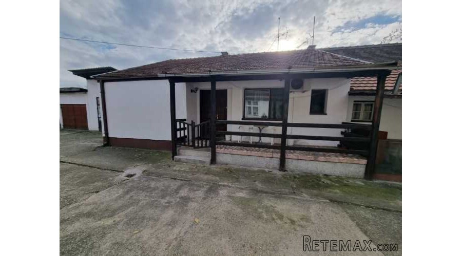 Kuca i pomocni objekti 220m2,plac 11ari - 11