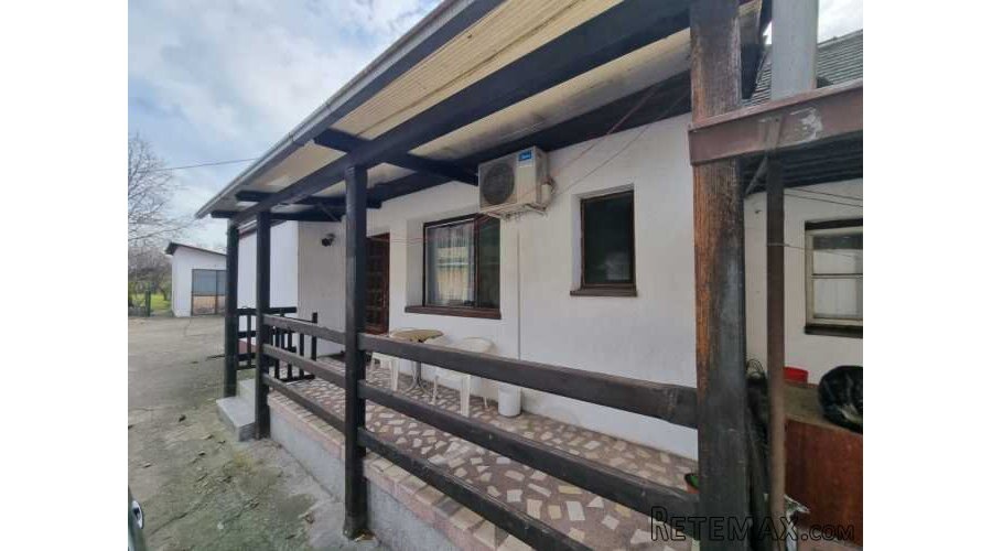 Kuca i pomocni objekti 220m2,plac 11ari - 13