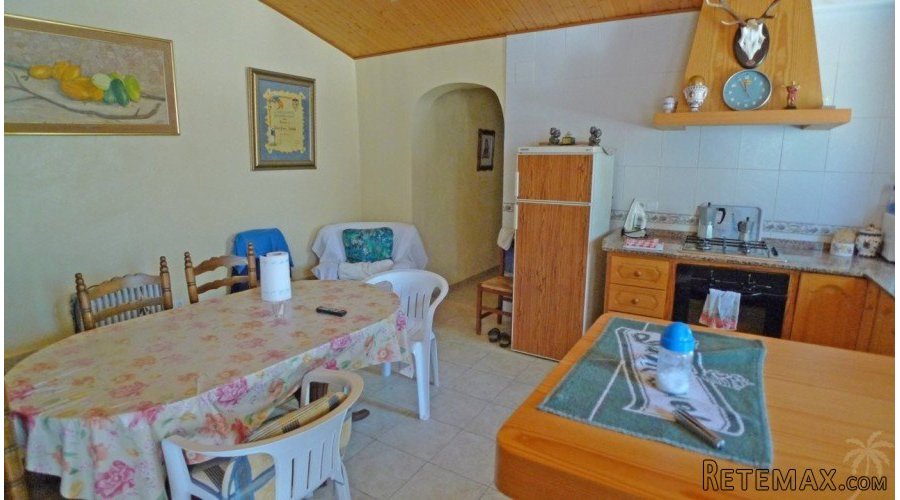 Set on a large flat plot there are 2 villas, the first at.. - 5
