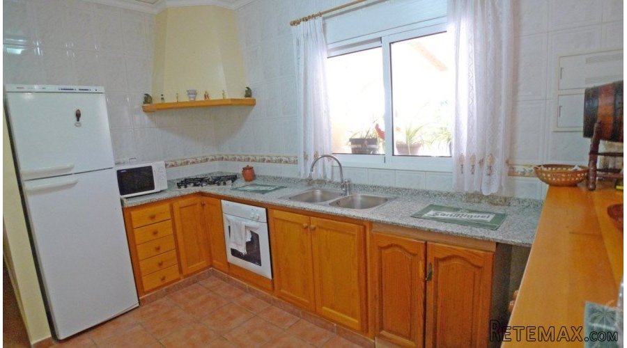 Set on a large flat plot there are 2 villas, the first at.. - 8