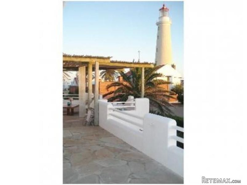 4 Bedroom House - For Rent - Peninsula - 2