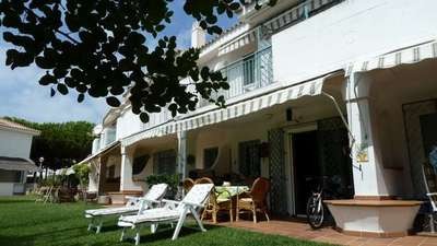 Town House - This two bedroom townhouse.. - 2
