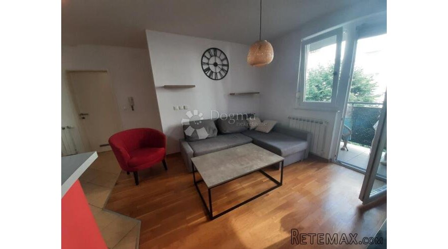 Arena Centar 5 min – 2-soban stan s lođom, 42 m²