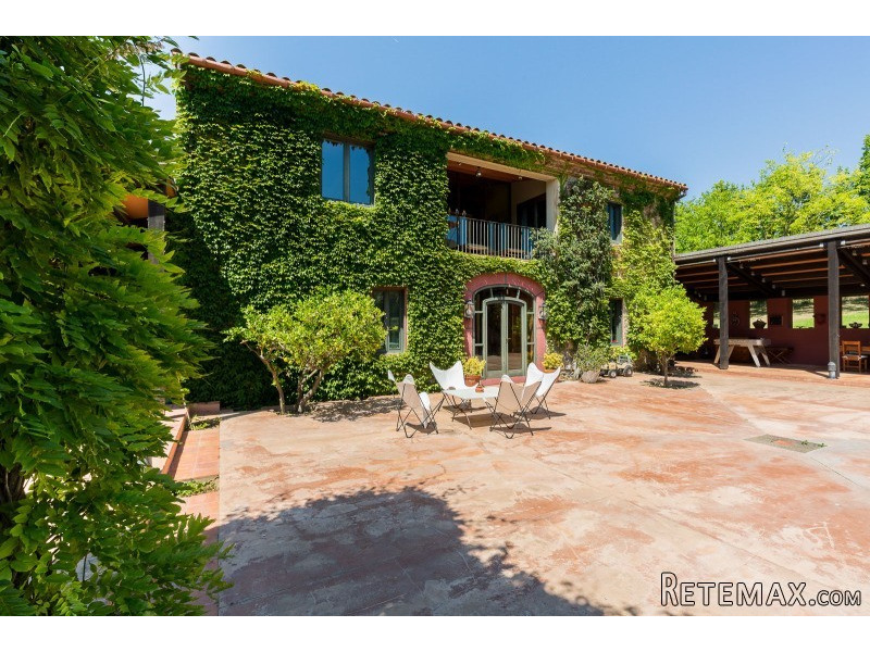 Fully restored Masia for sale in Baix.. - 2