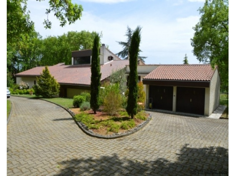 Outstanding Architect Designed Villa..