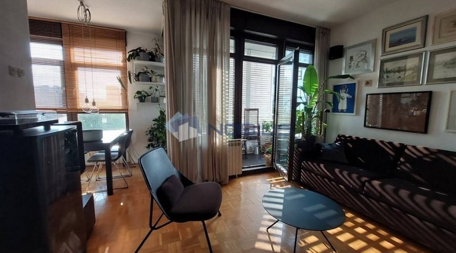 Zagreb, Trnje, 2- sobni stan 54 m2, 2. kat uz Nacionalnu..