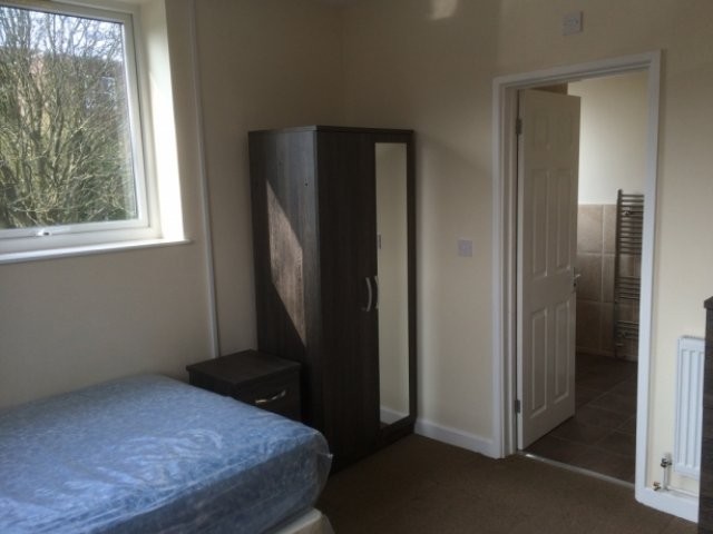 FULLY REFURBISHED DOUBLE ROOM TO LET -.. - 2