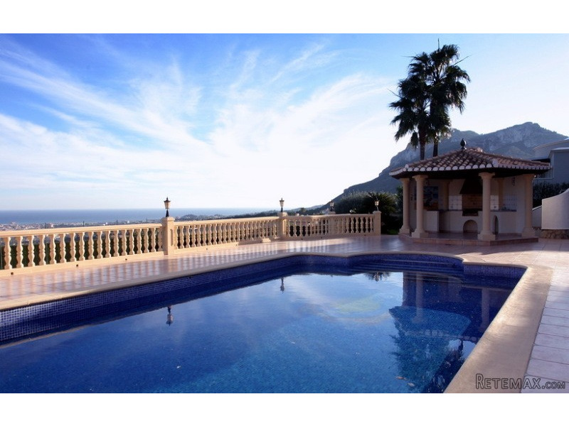 Classical Two-Storey Villa In Marquesa.. - 2