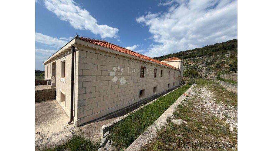 Mediteranska oaza privatnosti – kamena rezidencija na Braču