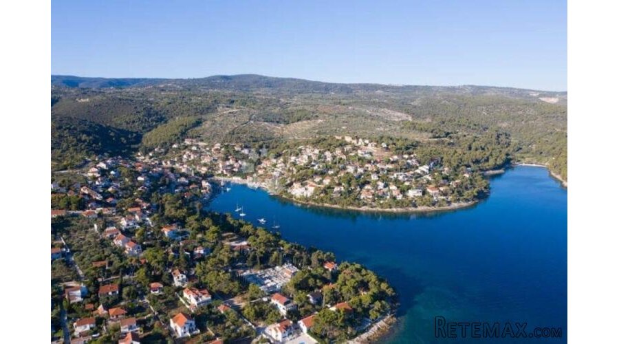 PRILIKA: Mirno građevinsko zemljište (P-2) na otoku Braču