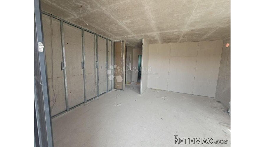 Dvosoban stan na prvom katu s vrtom u Kaštel Lukšiću! - 2