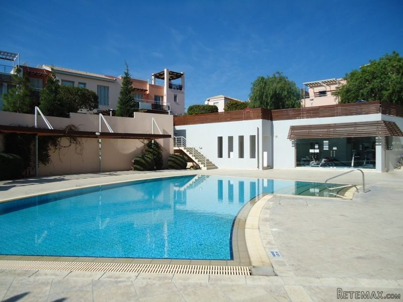 Modern, 4 bedrooms, three-level villa..