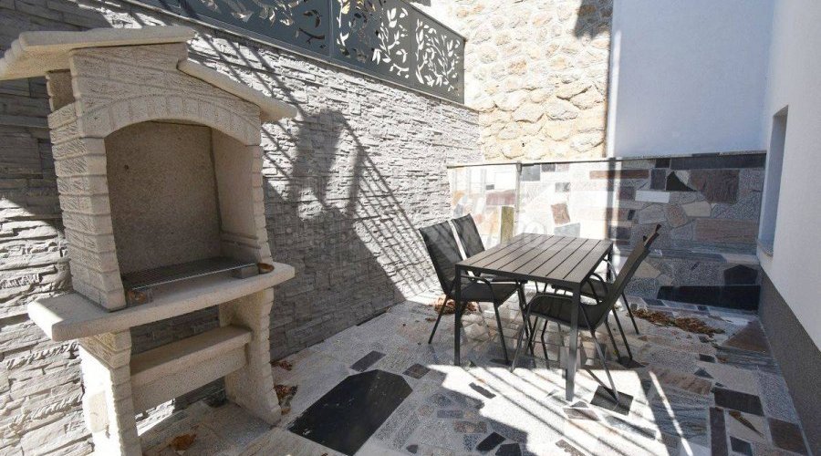 Apartman u prizemlju zgrade-adaptirano!!