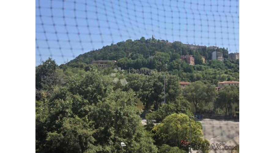 LABIN,stan u centru sa drvarnicom 6 m2 i spremištem 15m2od